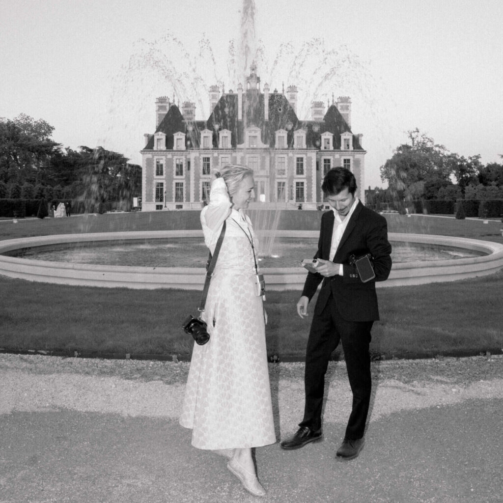 Cinematic wedding videographer Vasile Porav with Ioana Porav Photographer